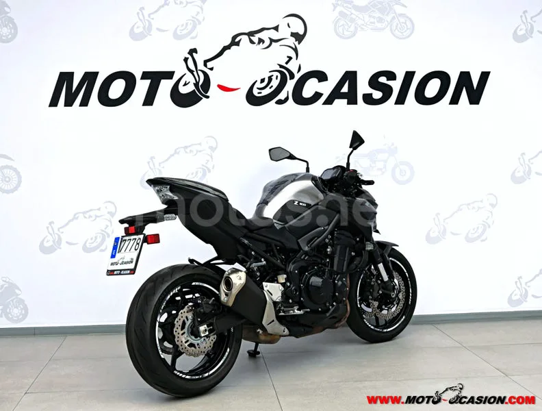 Kawasaki Z900 - Vista 3