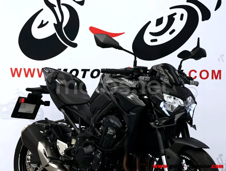 Kawasaki Z900 - Vista 4