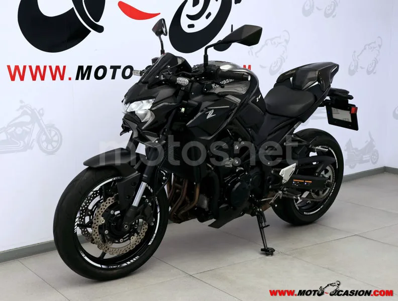 Kawasaki Z900 - Vista 8