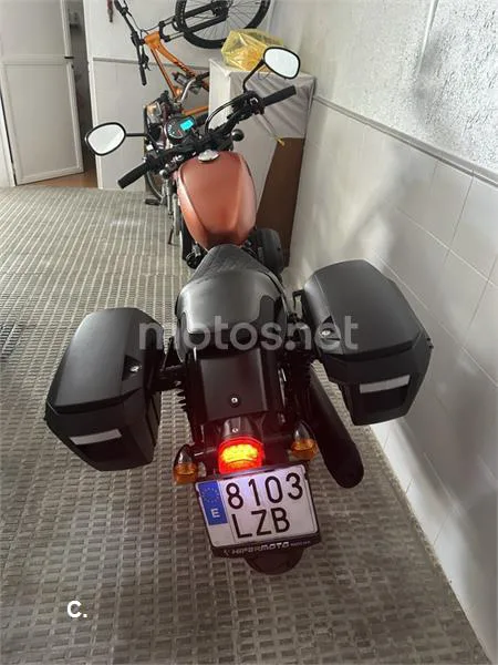 Hyosung Aquila GV 125 S - Vista 8