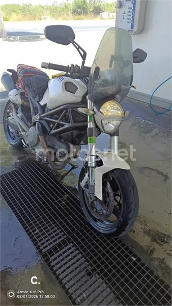 Ducati Monster 696 - Vista 5