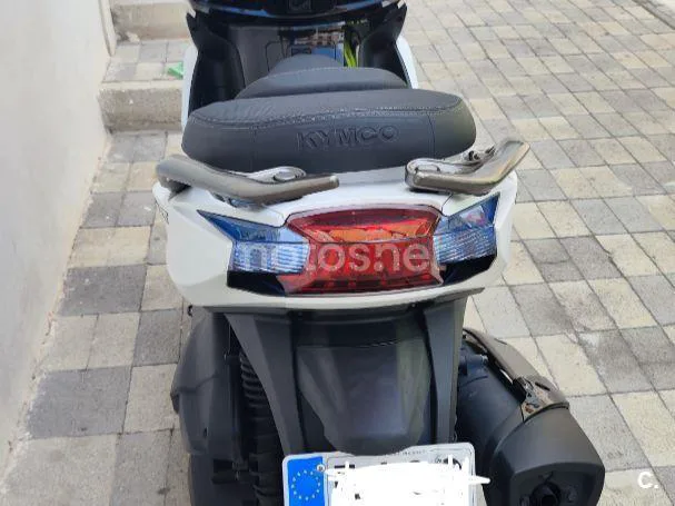 Kymco K-XCT 300i - Vista 4