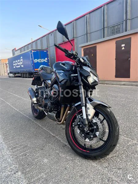 Kawasaki Z900 - Vista 4