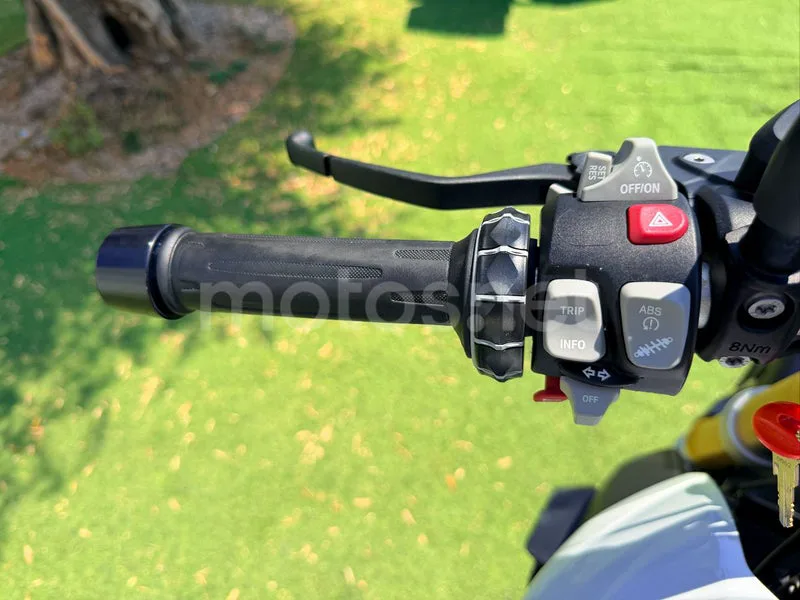 BMW R 1200 R - Vista 12
