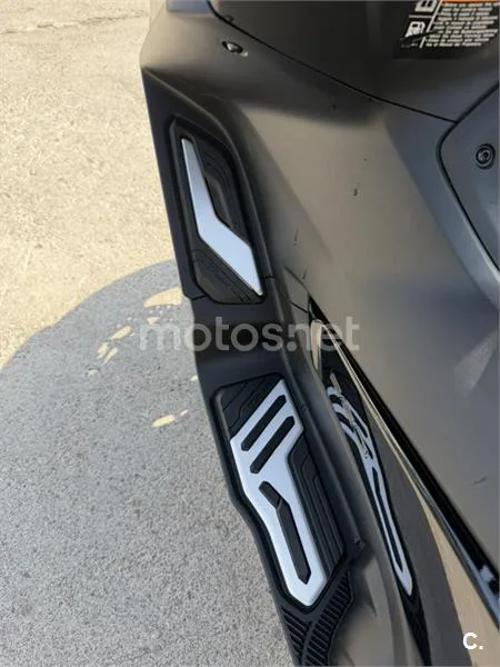 Yamaha TMAX - Vista 5