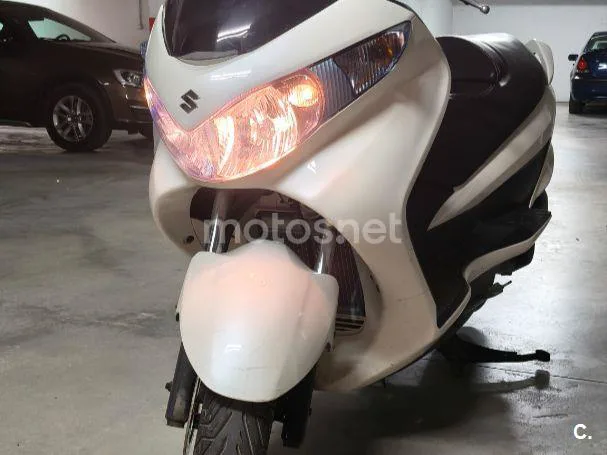 Suzuki Burgman 200 - Vista 5