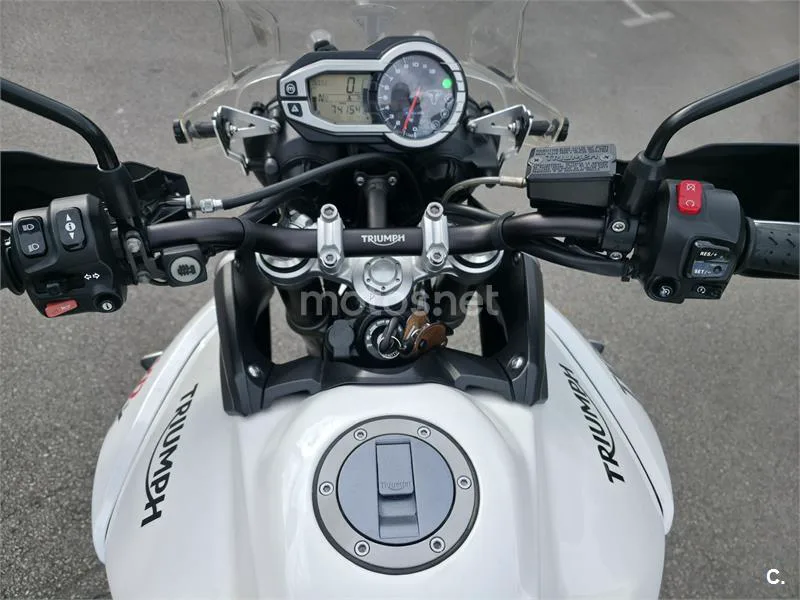 Triumph Tiger 800 XR - Vista 15