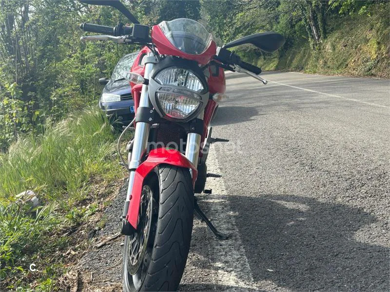 Ducati Monster 696 - Vista 4