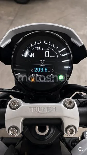 Triumph Trident 660 - Vista 6
