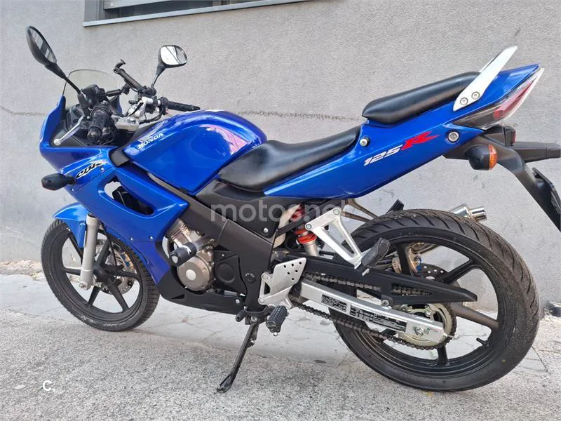 Honda CBR125R - Vista 8