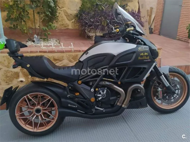 Ducati Diavel Strada - Vista 11