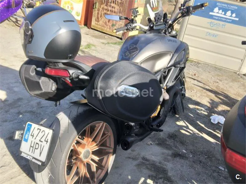 Ducati Diavel Strada - Vista 15