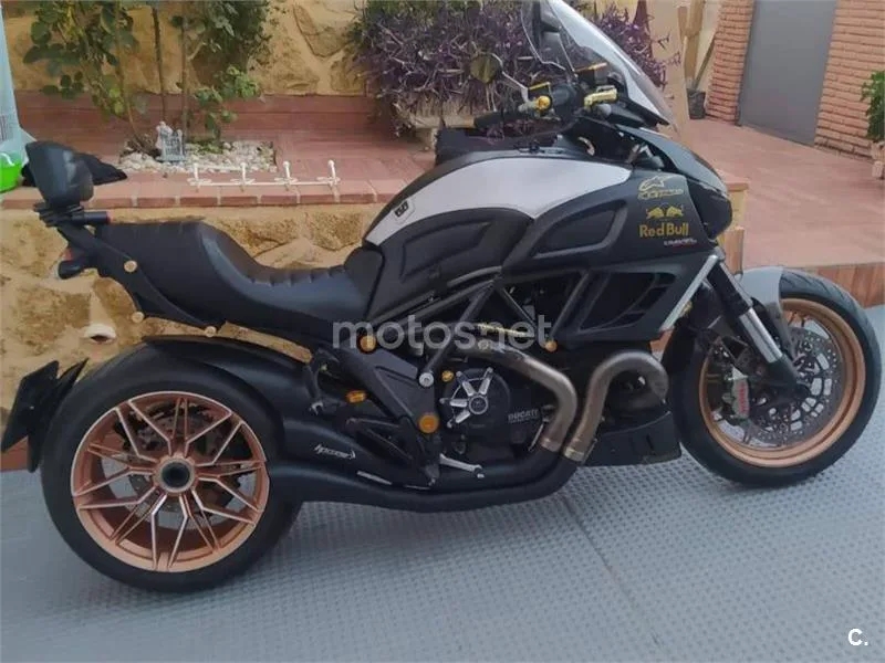Ducati Diavel Strada - Vista 17