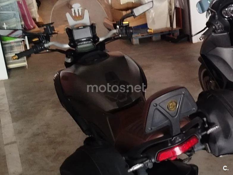 Ducati Diavel Strada - Vista 3