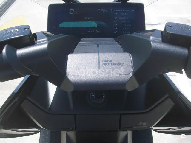 BMW CE 04 - Vista 13