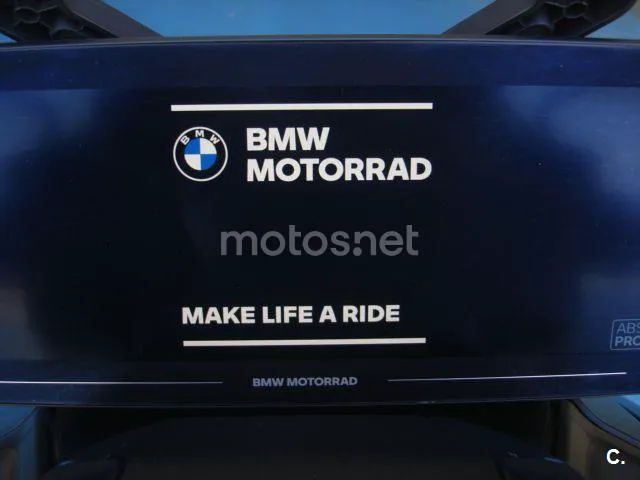 BMW CE 04 - Vista 19