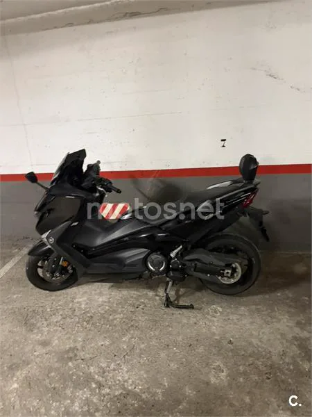 Yamaha TMAX - Vista 3