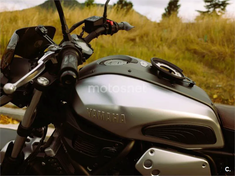 Yamaha XSR700 - Vista 8