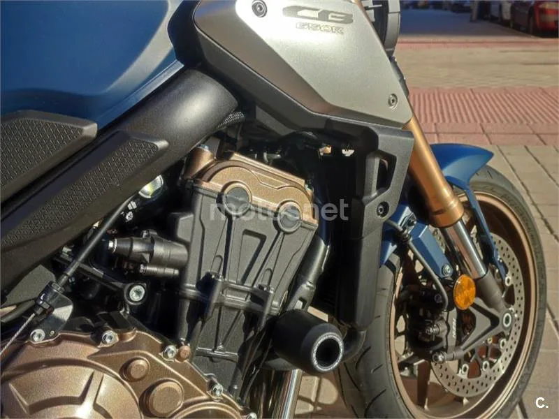 Honda CB650R - Vista 4