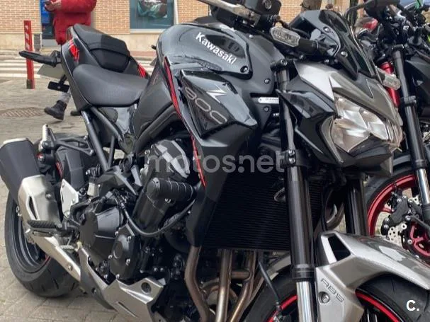 Kawasaki Z900 - Vista 3