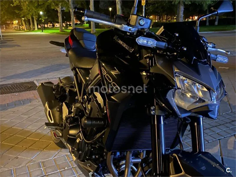 Kawasaki Z900 - Vista 8