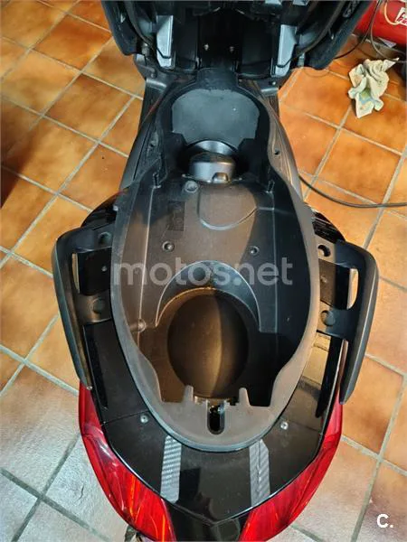 Yamaha XMAX 250 - Vista 9
