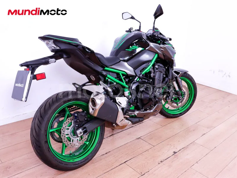 Kawasaki Z900 - Vista 3
