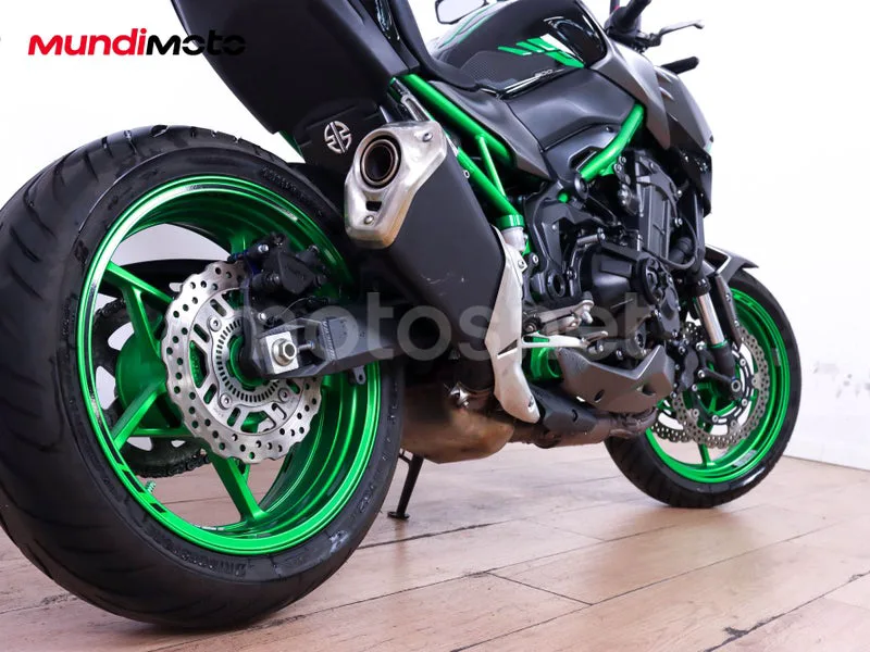Kawasaki Z900 - Vista 4