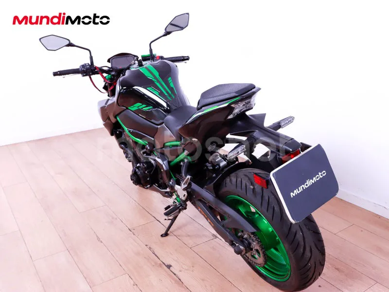 Kawasaki Z900 - Vista 8