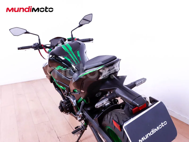 Kawasaki Z900 - Vista 9