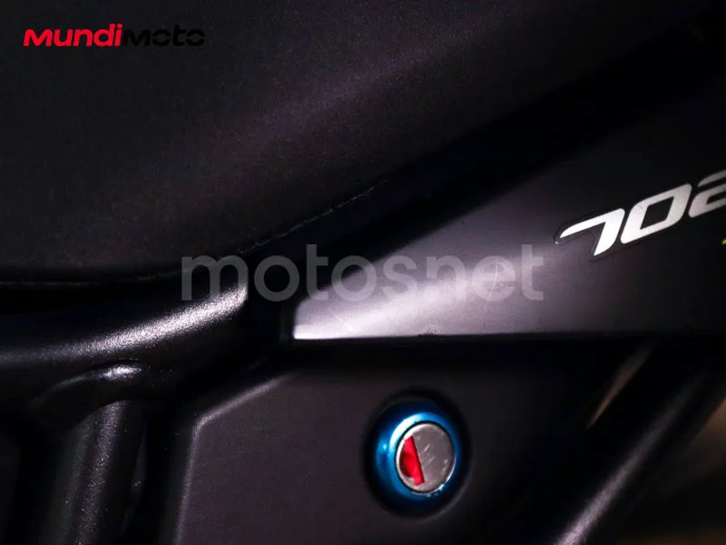 Benelli TRK 702 - Vista 62