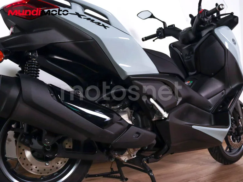 Yamaha XMAX 300 - Vista 4