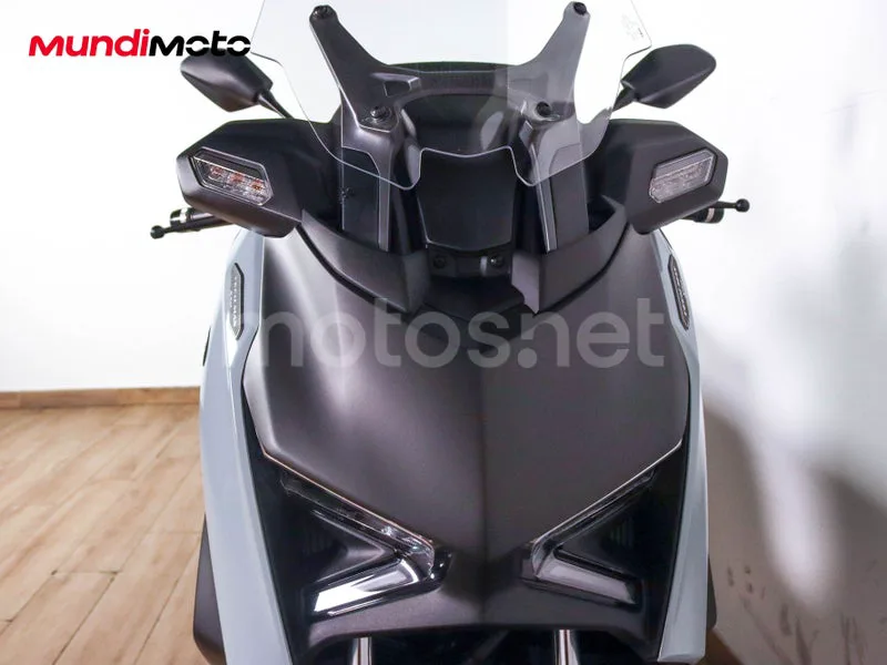 Yamaha XMAX 300 - Vista 5
