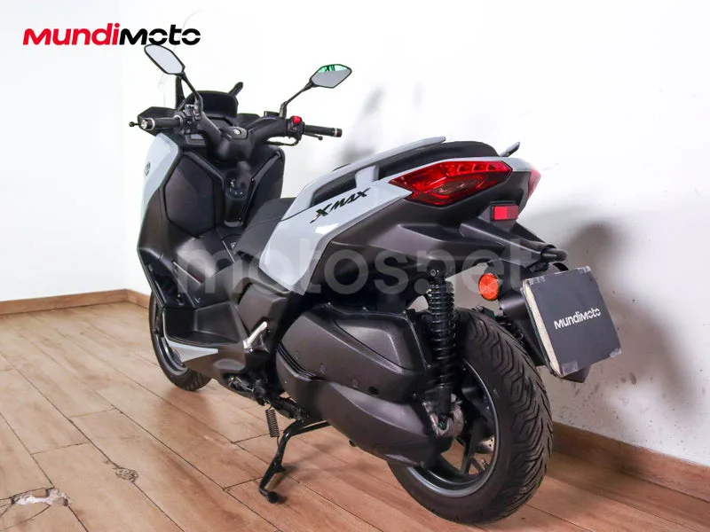 Yamaha XMAX 300 - Vista 8