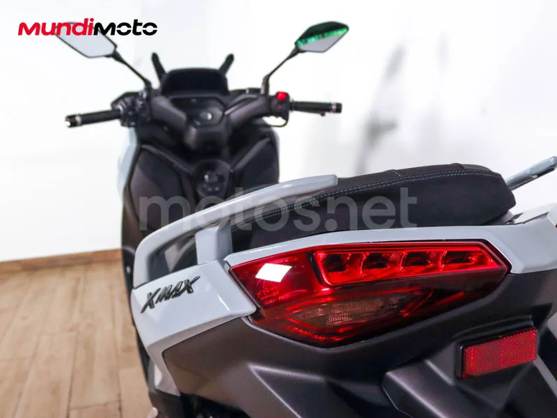 Yamaha XMAX 300 - Vista 9