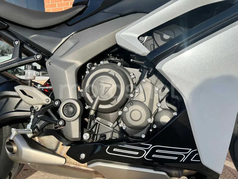 Triumph Daytona 660 - Vista 9