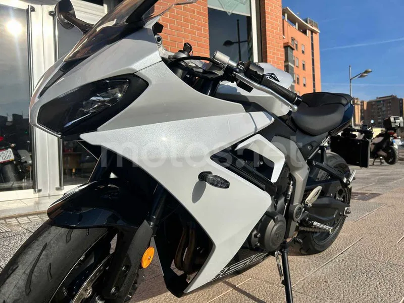 Triumph Daytona 660 - Vista 11