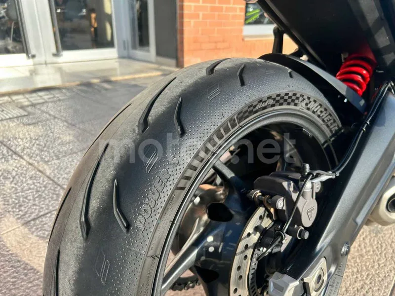 Triumph Daytona 660 - Vista 17