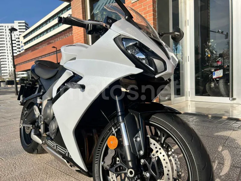 Triumph Daytona 660 - Vista 3