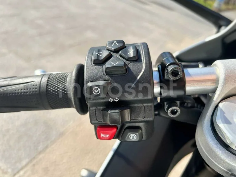 Triumph Daytona 660 - Vista 6