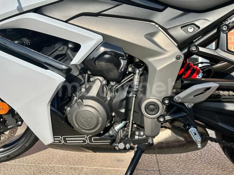 Triumph Daytona 660 - Vista 18