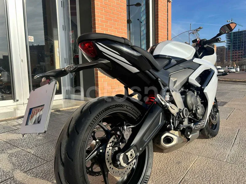 Triumph Daytona 660 - Vista 4