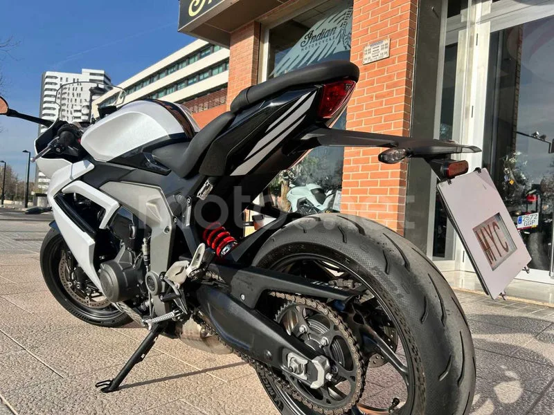 Triumph Daytona 660 - Vista 5