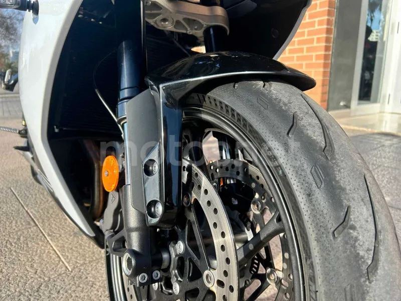 Triumph Daytona 660 - Vista 8