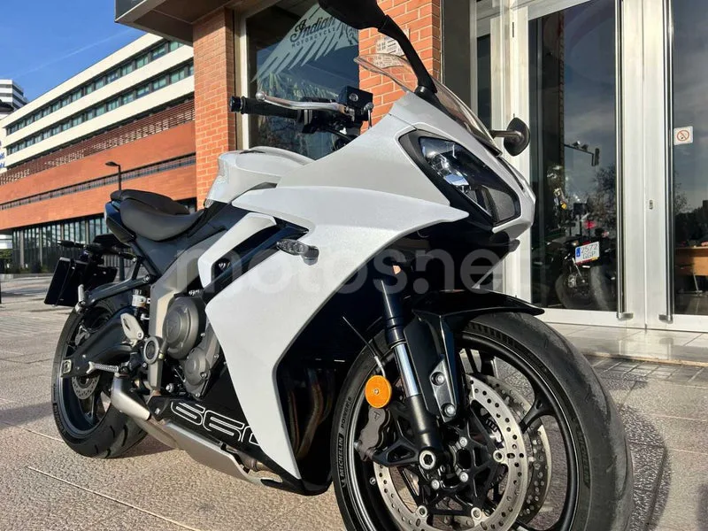 Triumph Daytona 660 - Vista 10