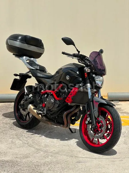 Yamaha MT-07 - Vista 8