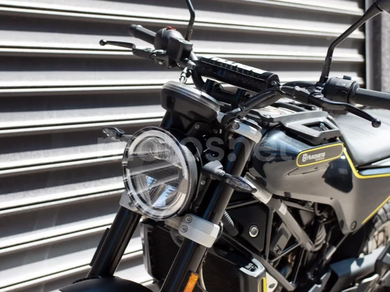 Husqvarna Svartpilen 401 - Vista 12