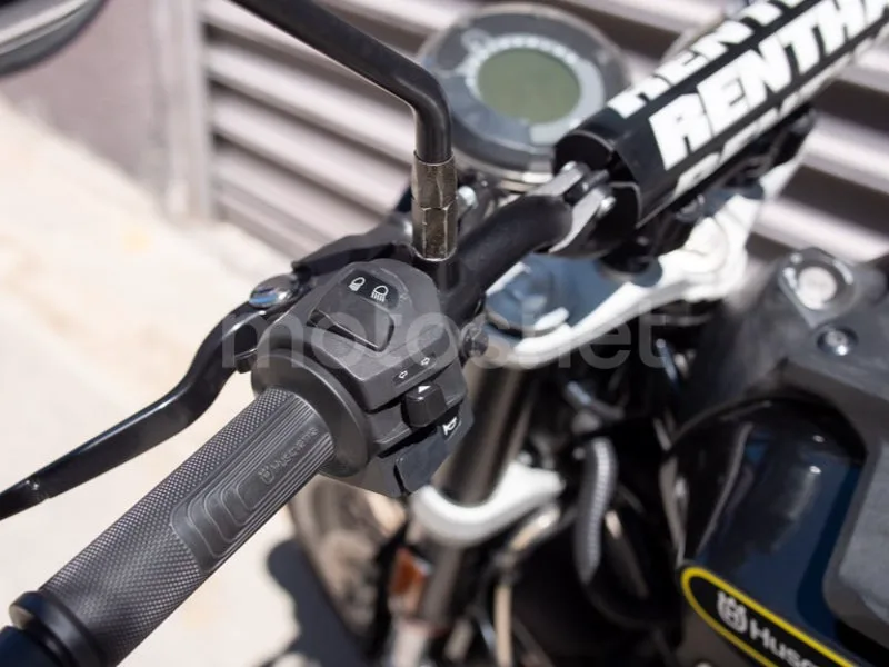 Husqvarna Svartpilen 401 - Vista 19