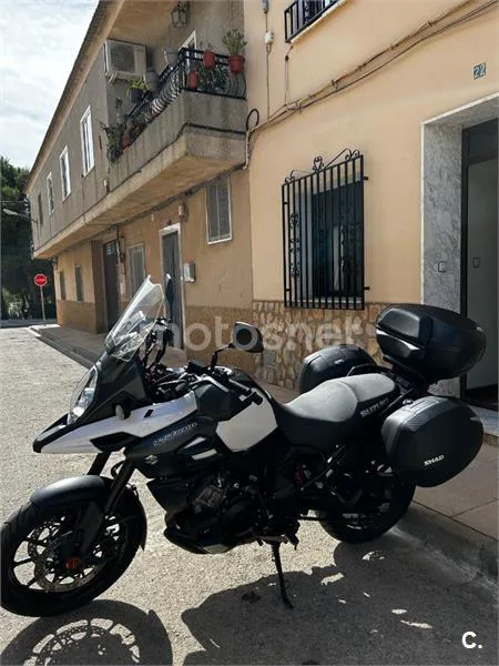 Suzuki V-Strom 1000 - Vista 4