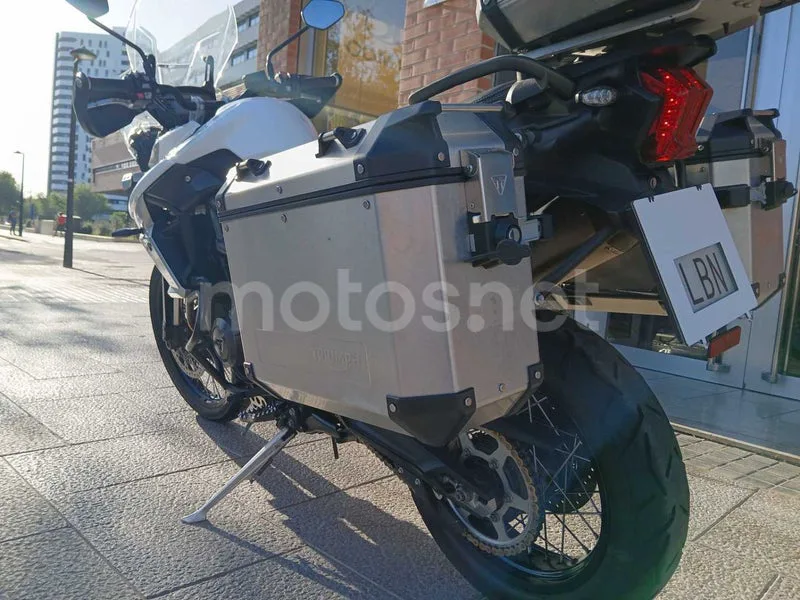 Triumph Tiger 800 XC - Vista 19
